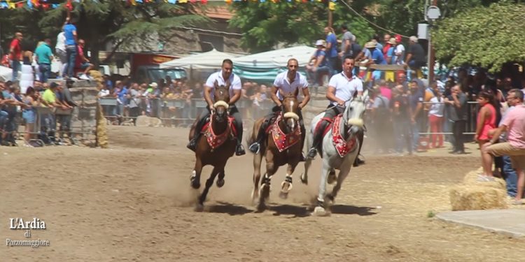 Fede, coraggio e polvere”: il docu-film di Salvatore Taras sull’Ardia di San Costantino a Pozzomaggiore