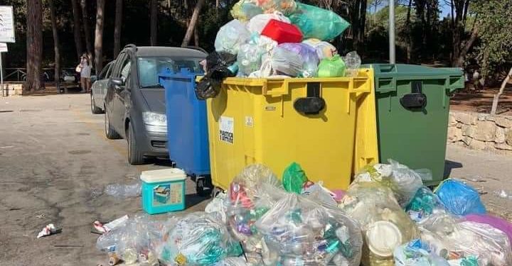 Il centrosinistra algherese: «Città sporca e maleodorante, danno d’immagine enorme»