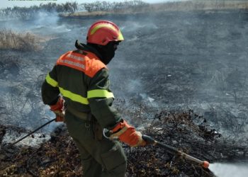 Altra giornata drammatica sul fronte incendi in Sardegna, su 24 segnalati, 10 hanno richiesto l’intervento del mezzo aereo del Corpo forestale