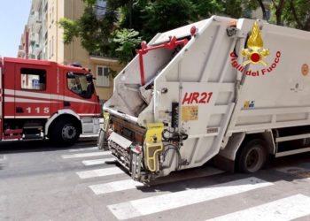 Cagliari: cedimento stradale in viale Dante, intervengono i vigili del fuoco