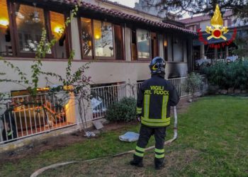 Santa Margherita di Pula: a fuoco un hotel, sul posto i vigili del fuoco