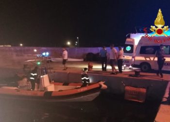 Tortolì: un 21enne inglese cade sugli scogli a Cala Moresca, intervengono i vigili del fuoco
