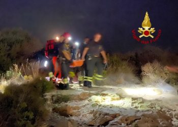 Cagliari: donna cade nel sentiero panoramico di Cala Mosca, sul posto i vigili del fuoco