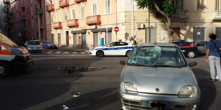 Cagliari: scontro tra un’auto ed una bicicletta, una persona in ospedale