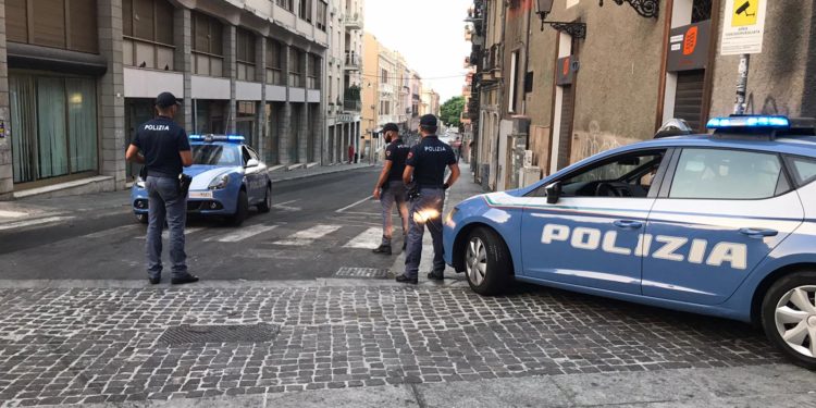 Gli agenti delle Volanti della Polizia di Stato, a Cagliari, hanno arrestato un 20enne per tentato omicidio