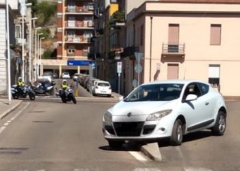Cagliari: ubriaco urta l’isola di traffico nel quartiere di Sant’Avendrace, patente ritirata