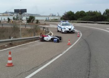 Cagliari: cade dalla moto ed urta il guardrail, morto un 48enne lombardo