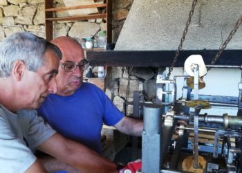 Gavoi: due artigiani ridanno vita all’antico orologio della chiesa parrocchiale