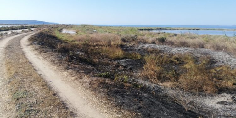 E’ un disoccupato di Villaperuccio, V.D., 55 anni, l’uomo trovato semicarbonizzato all’alba a Porto Botte – di Federica Selis