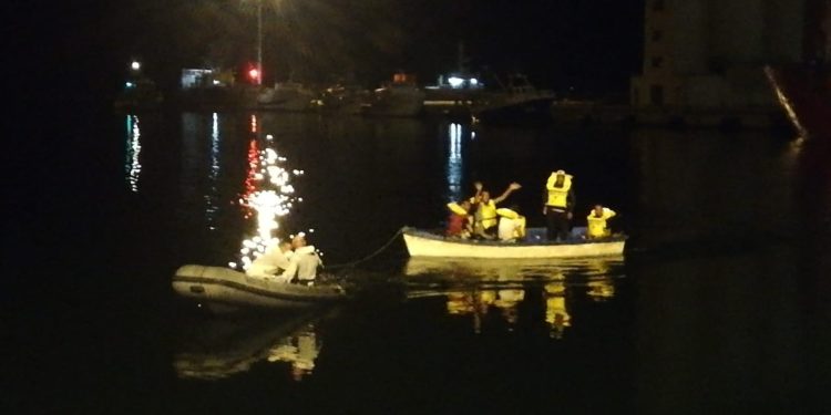 Nelle ultime 24 ore ben 7 sbarchi con 69 migranti sulle coste del Sud Sardegna, tra Santa Margherita, Porto Pino e Sant’Antioco – di Federica Selis