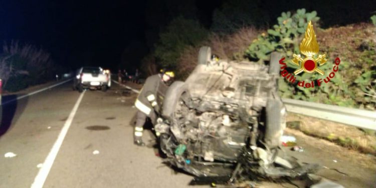 Scontro tra due auto sulla SS 466 km 0.700, tre le persone ferite