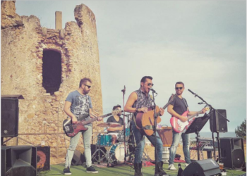 Il 21 e 22 agosto, in piazza del Popolo, a Pula, Sergio Piras, Rossella “Rox” Camellini e i Tanzler