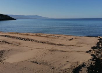 Alghero: ritornano i primi carichi di sabbia a Punta Negra