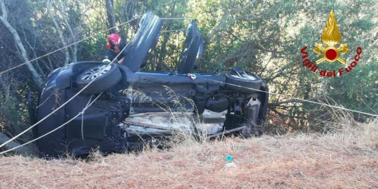 Arzachena: incidente stradale nella zona industriale, tre feriti