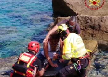 Baunei: ragazza inglese precipita dagli scogli, salvata i vigili del fuoco