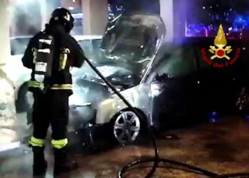 Cagliari e Decimomannu: interventi dei vigili del fuoco per autovetture in fiamme