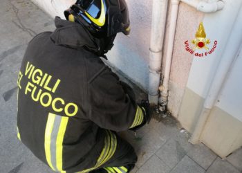 Fuga di gas nel centro abitato di Sarroch, i vigili del fuoco mettono in sicurezza l’area