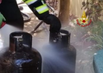 Incendio in un’abitazione di Decimomannu, sul posto i vigili del fuoco