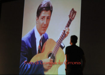 Lo spettacolo di Andrea Scanzi su Giorgio Gaber, il 19 e 20 settembre, ad Ulassai e Cagliari, al festival “Rocce Rosse Blues”
