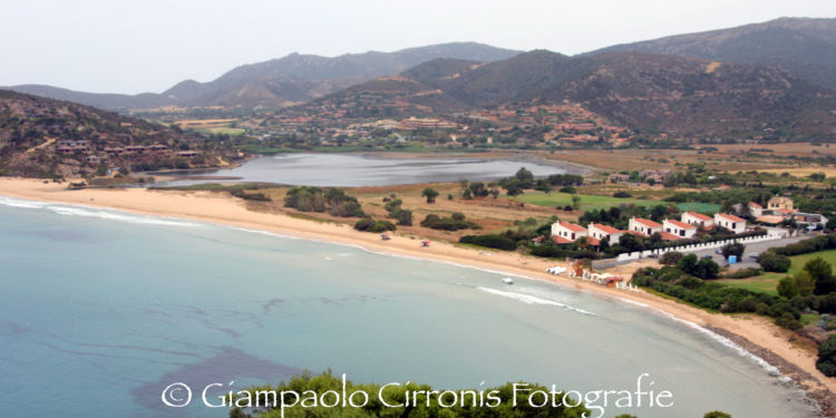 Rischia di annegare tra le onde. Donna salvata da un agente del Commissariato di Quartu Sant’Elena, a Chia