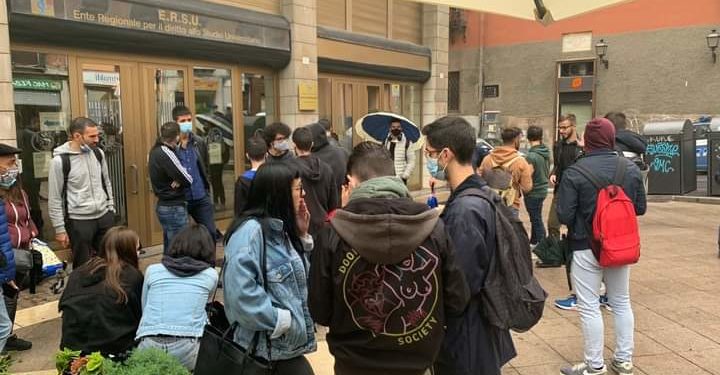 Gli studenti universitari di Cagliari: «Il silenzio dell’Ersu che non garantisce il diritto allo studio!»