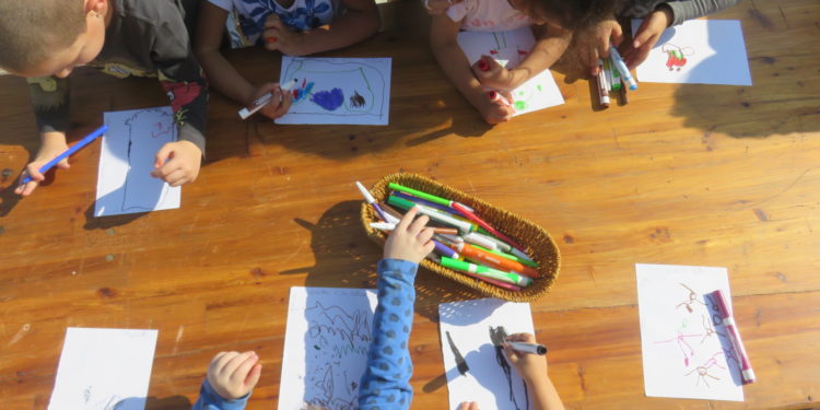 Quaderni, penne e matite per i minori in difficoltà accolti nel “Centro Emiliani” di Fondazione Somaschi