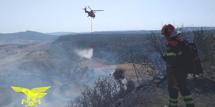 Solo 1 dei 7 incendi sviluppatisi oggi in Sardegna, ha richiesto l’intervento del mezzo aereo del Corpo forestale