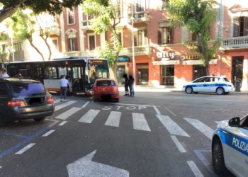Cagliari, incidente stradale in via della Pineta, due persone in ospedale