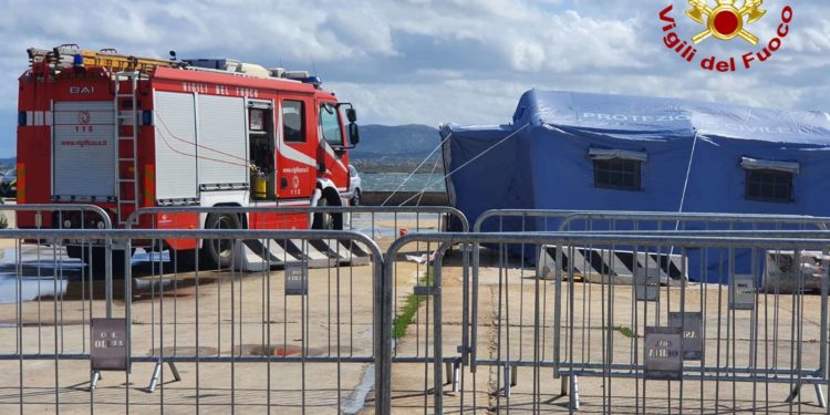 Olbia: Alan Kurdi, i vigili del fuoco portano assistenza ai profughi