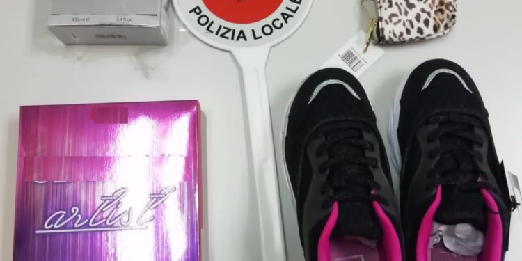 Rapina in un negozio di viale Italia a Sassari: arrestata una donna