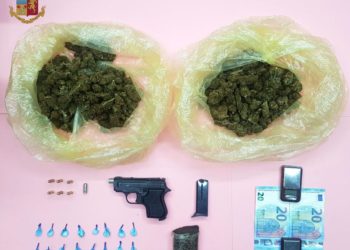 Blitz della Squadra Mobile all’interno di un circolo privato, a Cagliari. Tre arresti per detenzione di droga ed arma da sparo