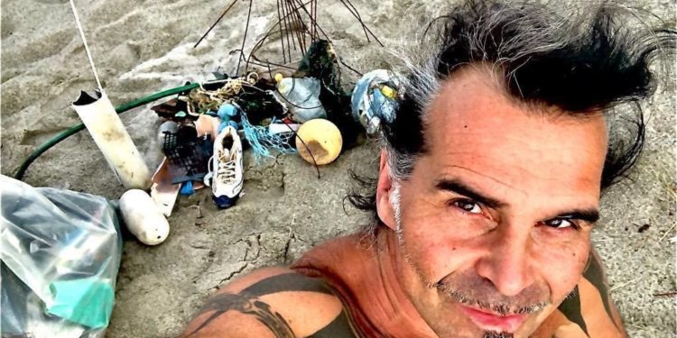 “Salviamo la costa di Golfo Aranci”: arriva il sostegno del cantante Piero Pelù