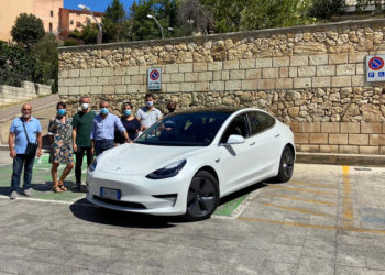 Il comune di Sennori acquista una nuova auto elettrica per i lunghi tragitti