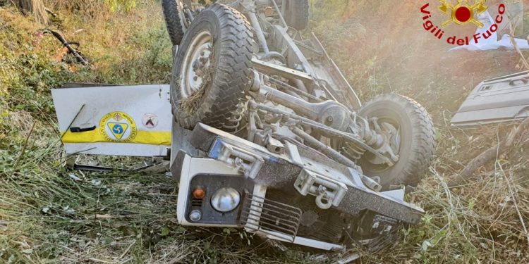 Un volontario di 19 anni ha perso la vita nell’incidente che ha coinvolto un’auto della Protezione civile