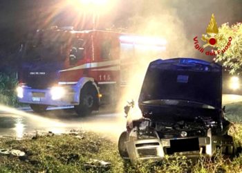 I vigili del fuoco sono intervenuti per un grave incidente verificatosi questa sera sulla strada provinciale n° 15