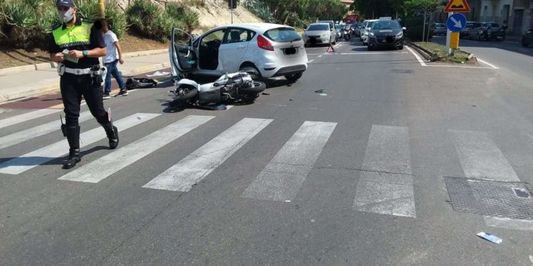 Cagliari: incidente stradale nel quartiere La Vega, una persona in ospedale