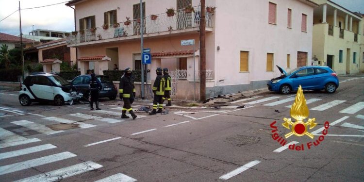 Olbia: incidente stradale in via Leonardo Da Vinci, due persone in ospedale