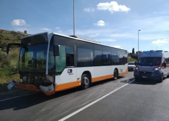 Cagliari: scontro tra un autobus del Ctm e un’auto, 68enne in ospedale