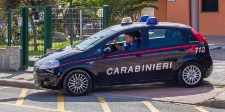 Tre persone di Crotone sono state individuate e denunciate dai carabinieri della stazione di Sant’Antioco per concorso in truffa