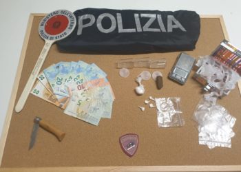 Gli agenti della Polizia di Stato di Quartu Sant’Elena hanno arrestato un 19enne che spacciava all’interno della propria abitazione
