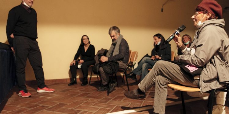 Al “terre di confine”: il regista come uno psicanalista tra sogni, incertezze e ricerca di spontaneità