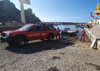 I vigili del fuoco stanno intervenendo per il soccorso ad una donna caduta in una scogliera di “Capo Pecora”