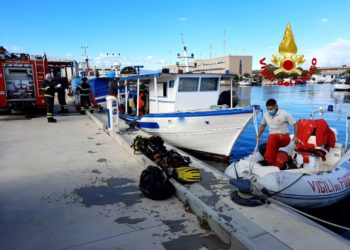A Cagliari, è stata soccorsa un’imbarcazione ormeggiata nel molo pescatori “Sa Perdixedda”
