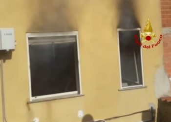 I vigili del fuoco del Comando di Cagliari, sono intervenuti intorno alle 10.30 in via Don Orione, a Selargius, per l’incendio di un appartamento