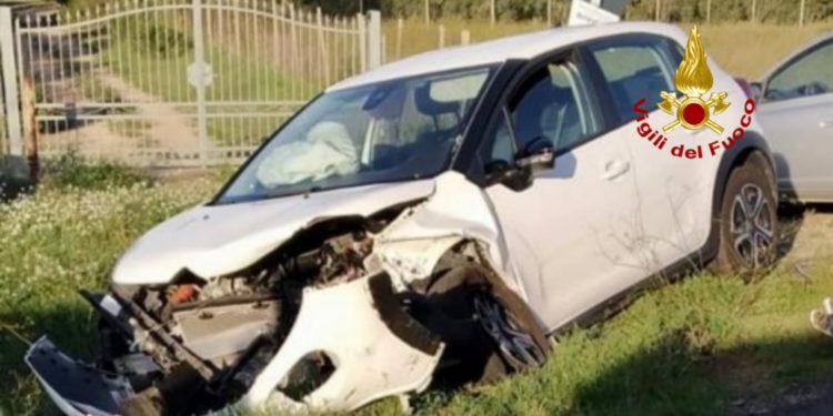 Incidente sulla Statale tra Serdiana ed Ussana, quattro auto coinvolte in uno scontro frontale, due ragazze ferite non in pericolo di vita
