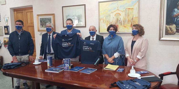 Sabato 10 ottobre, ad Arzachena, la tappa italiana del circuito mondiale di triathlon maschile e femminile