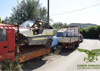Santadi: una discarica abusiva all’esterno di un’officina, nei guai un 60enne