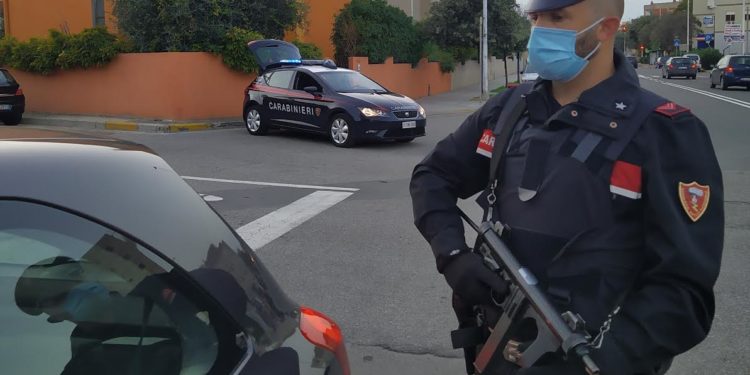Ruba bottiglie di alcolici per un valore di 40 euro al Carrefour, un 32enne algerino è stato denunciato dai carabinieri di San Sperate in stato di libertà