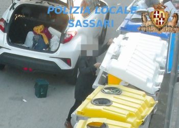 Sassari: buttano l’immondizia nei cassonetti di strada, 33 persone scovate dalle fototrappole