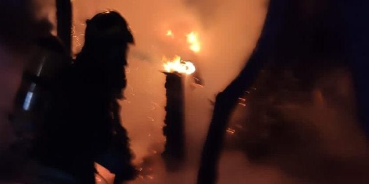 Posada: a fuoco un chiosco bar a San Giovanni, sul posto i vigili del fuoco